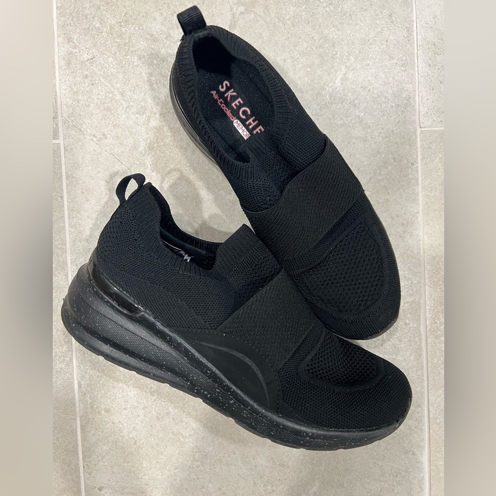 Skechers memory foam size 7 color black